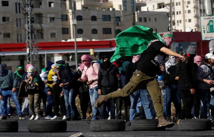 الغضب مستمر وعشرات الإصابات بالضفة وغزة