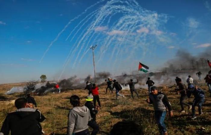 حدود غزة... حجارة وأعلام تواجه جيش الاحتلال