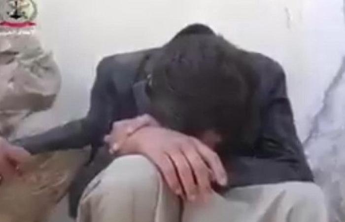 فيديو مؤثر لطفل جنده الحوثيون.. ينهار باكياً