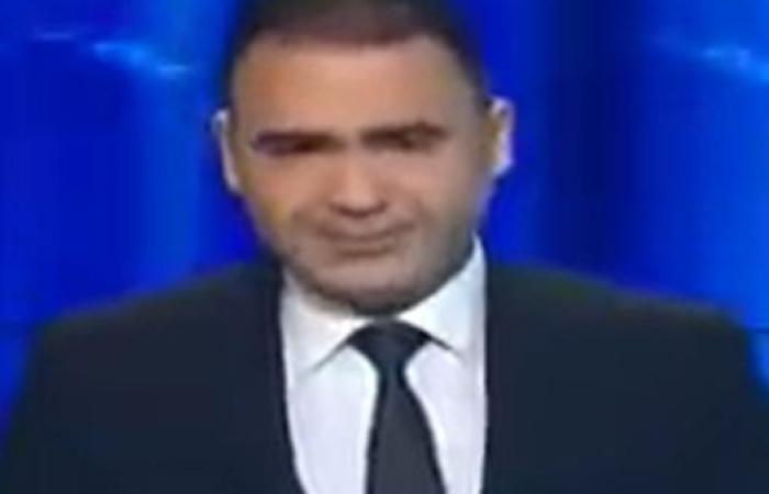 فيديو.. مذيع تونسي ينهار باكيا على الهواء بعد خبر أذاعه