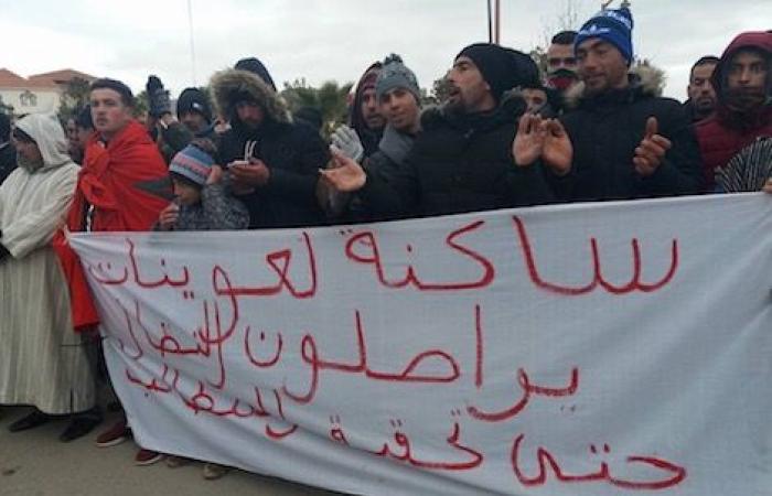 المغرب..محتجون يحملون نعوشا بمسيرة تطالب بتنمية "جرادة"