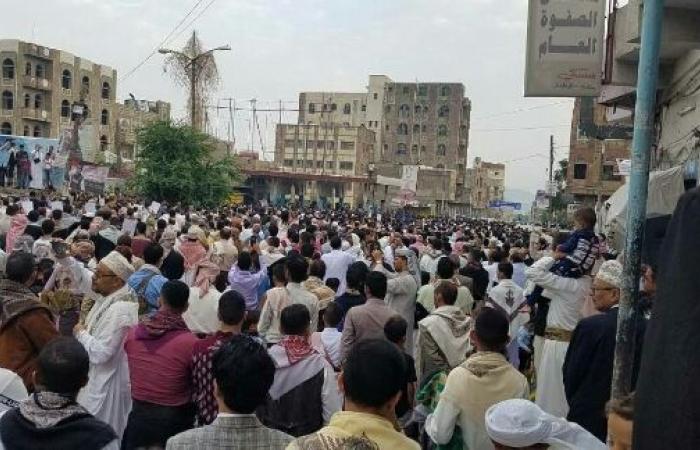 اليمن | العيد في تعز عيدين - افتتاح «قلعة القاهرة» للزائرين والحشود الغفيرة تملئ «ساحة الحرية» - صور