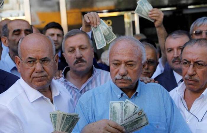 'بلومبرغ': البنوك التركية ترفع أسعار الفائدة على الودائع