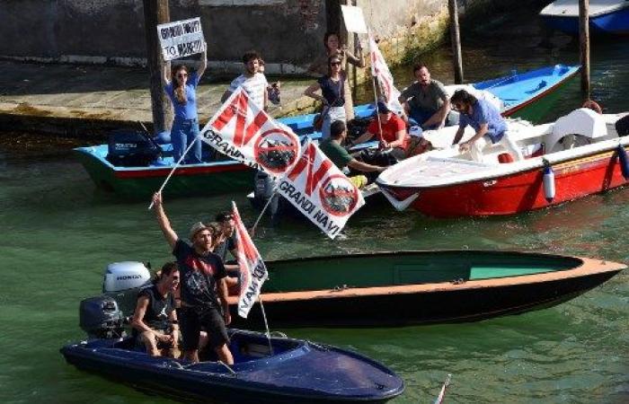 تظاهرة في البندقية ضدّ إبحار السفن الكبرى في خليجها