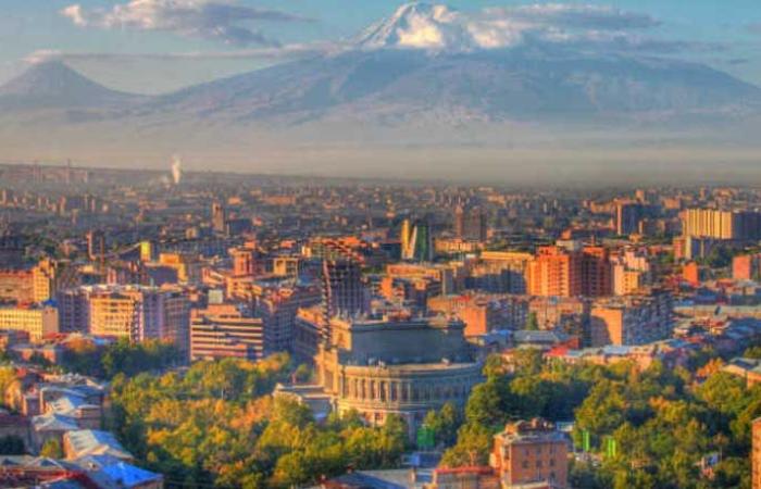 عشرات آلاف المحتجين في يريفان يطالبون باستقالة باشينيان