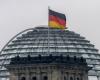 ألمانيا تنفي نيتها طرد عشرات الدبلوماسيين الروس