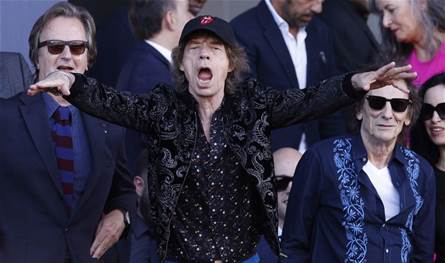 كلاسيكو-برشلونة-وريال-مدريد:-فرقة-"رولينغ-ستونز"-ترقص-في-الملعب