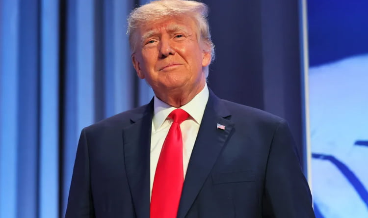 بالفيديو:-ترمب-يسخر-من-بايدن-ويقلّده