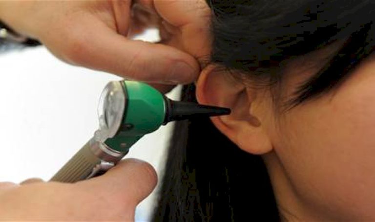 أعراض تدل على أن لديك مشكلة في أذنك أعراض-تدل-على-أن-لديك-مشكلة-في-أذنك