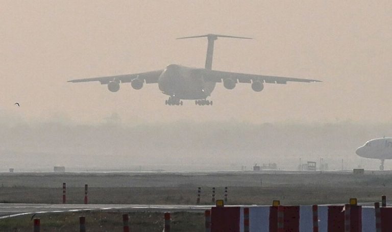 “نظام وغياب للذعر”.. كيف نجح المسافرون بإخلاء الطائرة اليابانية المنكوبة قبل فوات الأوان؟ “نظام-وغياب-للذعر”.-كيف-نجح-المسافرون-بإخلاء-الطائرة-اليابانية-المنكوبة-قبل-فوات-الأوان؟