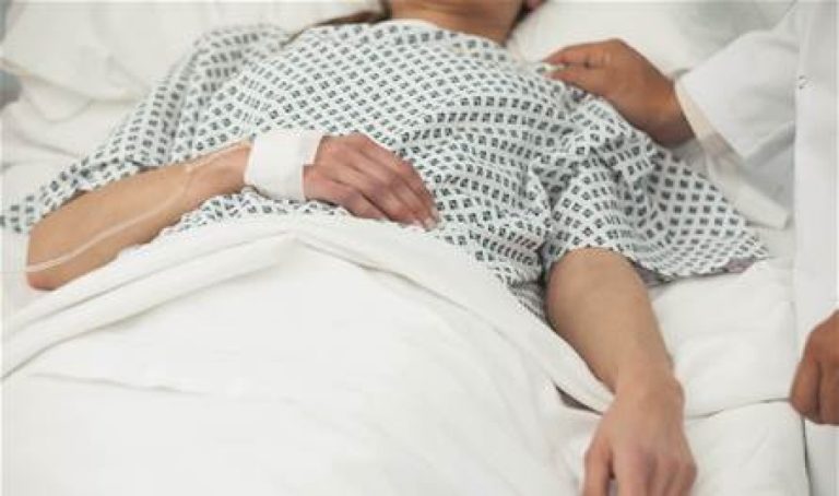 أعراضٌ-تساعد-في-تشخيص-سرطان-يصيب-النساء.-ما-هي؟