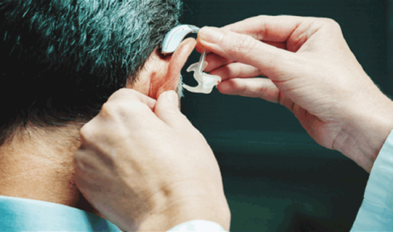 ارتداء سماعات الأذن قد يساعد على درء هذا المرض ارتداء-سماعات-الأذن-قد-يساعد-على-درء-هذا-المرض