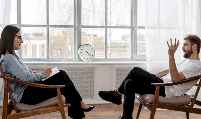 تناولها يحسن المزاج.. 5 عناصر غذائية مضادة للاكتئاب والقلق تناولها-يحسن-المزاج.-5-عناصر-غذائية-مضادة-للاكتئاب-والقلق