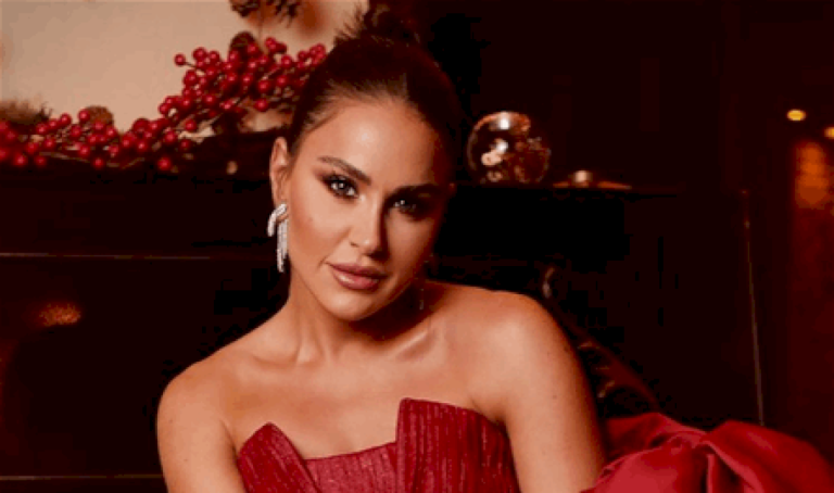 أطلب بروب الاستحمام.. نجمة "العربجي" الممثلة السورية الشهيرة تسبح في عز كانون! (صورة) أطلب-بروب-الاستحمام.-نجمة-"العربجي"-الممثلة-السورية-الشهيرة-تسبح-في-عز-كانون!-(صورة)