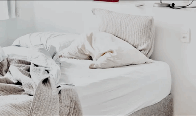 التأخر في ترتيب الفراش صباحًا له فوائد صحية.. إليكم التفاصيل التأخر-في-ترتيب-الفراش-صباحًا-له-فوائد-صحية.-إليكم-التفاصيل