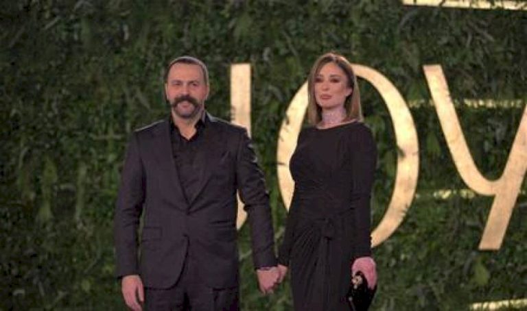 بعد شائعات انفصالهما.. تيم حسن: "وفاء حبيبة قلبي" بعد-شائعات-انفصالهما.-تيم-حسن:-"وفاء-حبيبة-قلبي"