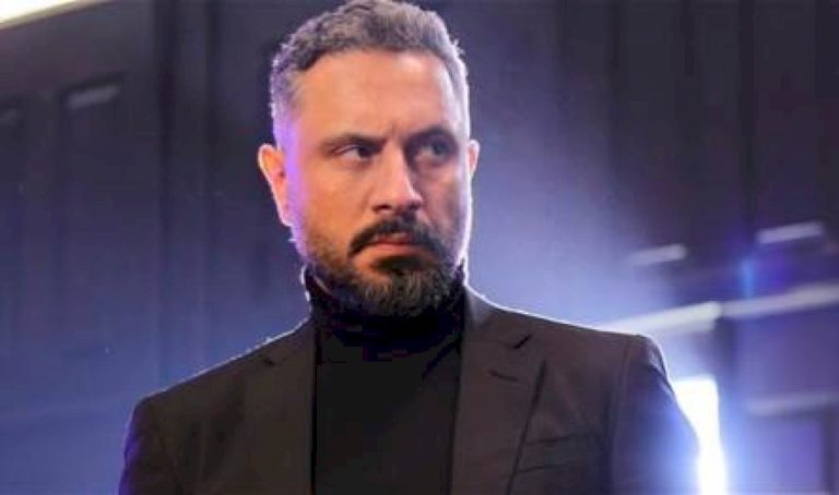 "عيب كتير".. قيس الشيخ نجيب يتعرّض لموقف محرج في Joy Awards بسبب نجم عالمي! (فيديو) "عيب-كتير".-قيس-الشيخ-نجيب-يتعرّض-لموقف-محرج-في-joy-awards-بسبب-نجم-عالمي!-(فيديو)