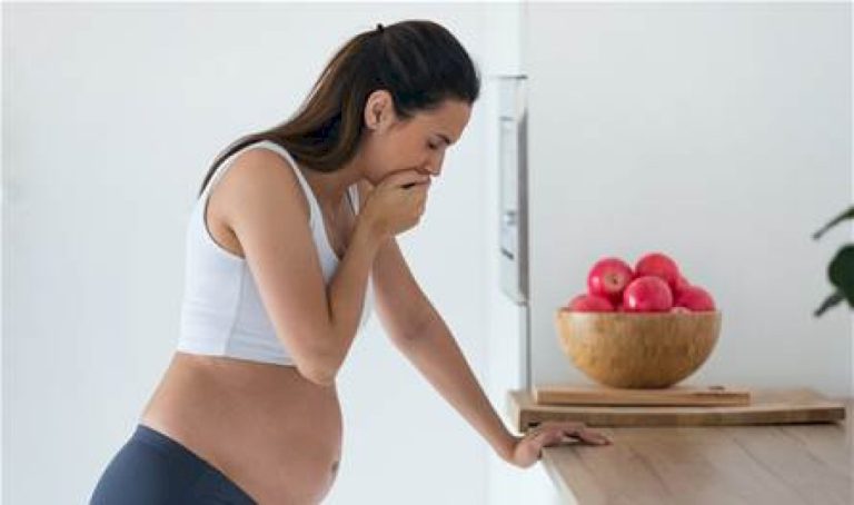 لماذا-تعاني-بعض-الحوامل-من-رائحة-جسم-كريهة؟-وما-الحل؟