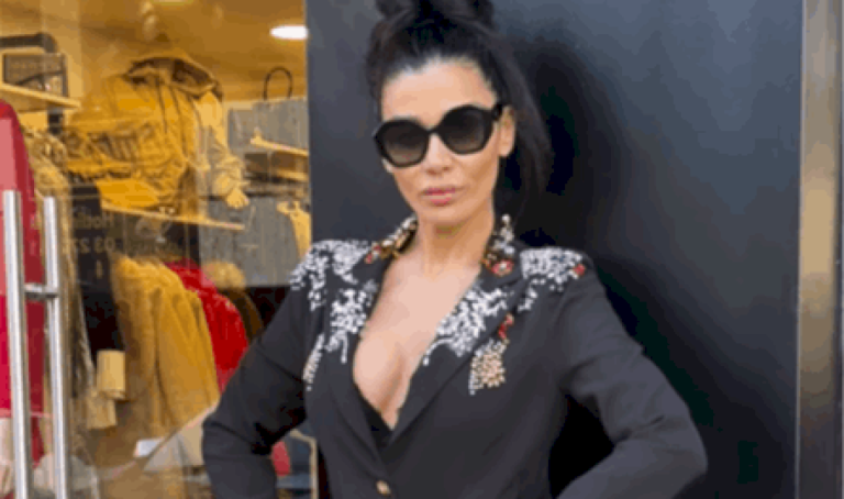 ممثلة لبنانية شهيرة تُثير الجدل باعترافها: أرضعت شقيقي 9 أشهر! (فيديو) ممثلة-لبنانية-شهيرة-تُثير-الجدل-باعترافها:-أرضعت-شقيقي-9-أشهر!-(فيديو)