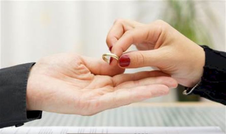 ما حقيقة انفصال الفنان الشهير عن زوجته المطربة المعروفة؟ ما-حقيقة-انفصال-الفنان-الشهير-عن-زوجته-المطربة-المعروفة؟