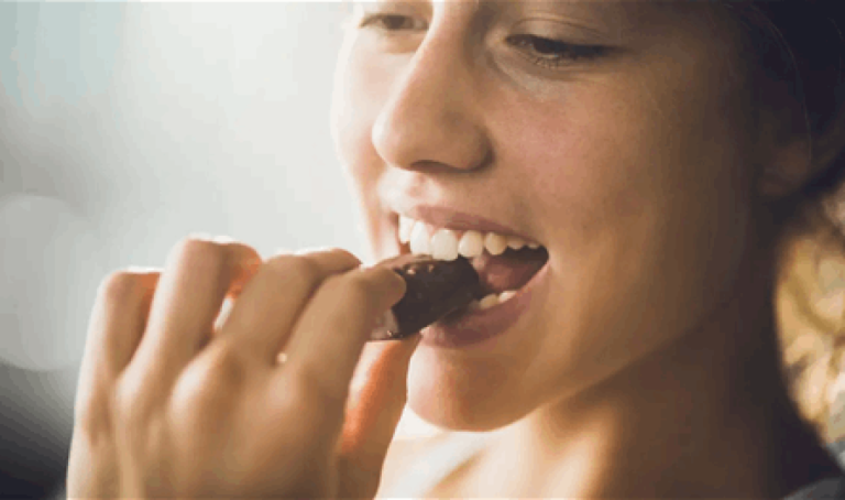 تحذير-عاجل-للنساء.-إحذرن-الشوكولاتة-ومياه-الشرب