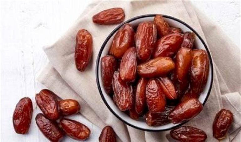 4-أسباب-تجعلك-تفضل-التمر-لعلاج-الإمساك-في-الشتاء!