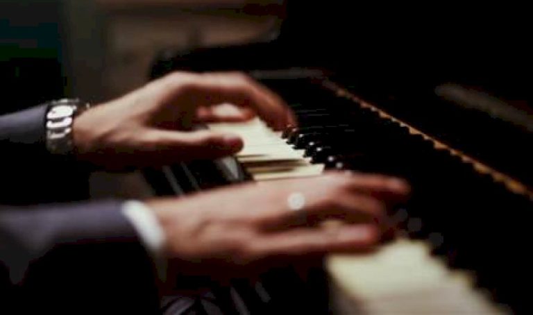 لمواجهة-الشيخوخة…-العزف-الموسيقي-يعزّز-مرونة-الدماغ