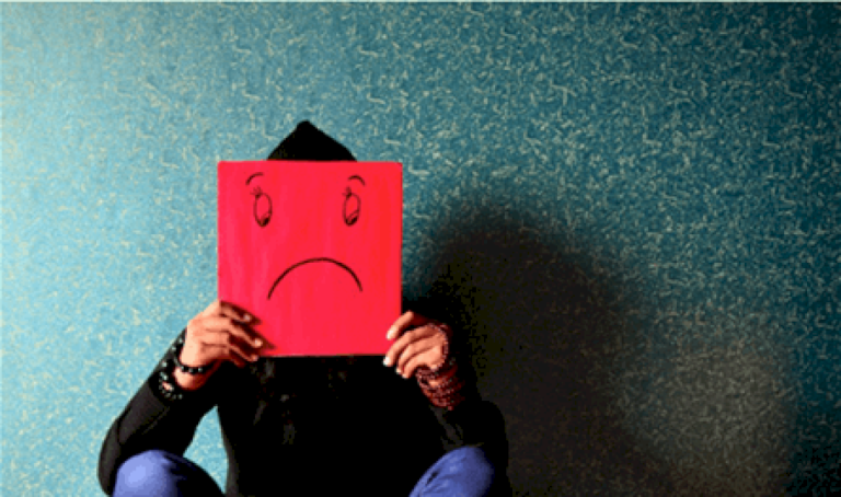 لماذا-يتوقف-الشخص-عن-الشعور-بالفرح؟