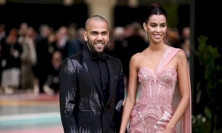 زوجة داني ألفيس تدافع عنه: كان سكرانًا! زوجة-داني-ألفيس-تدافع-عنه:-كان-سكرانًا!