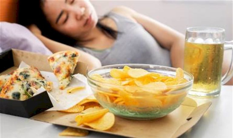 ماذا يحدث لجسمك عند تناول الطعام بعد الساعة 8 مساءً؟ ماذا-يحدث-لجسمك-عند-تناول-الطعام-بعد-الساعة-8-مساءً؟