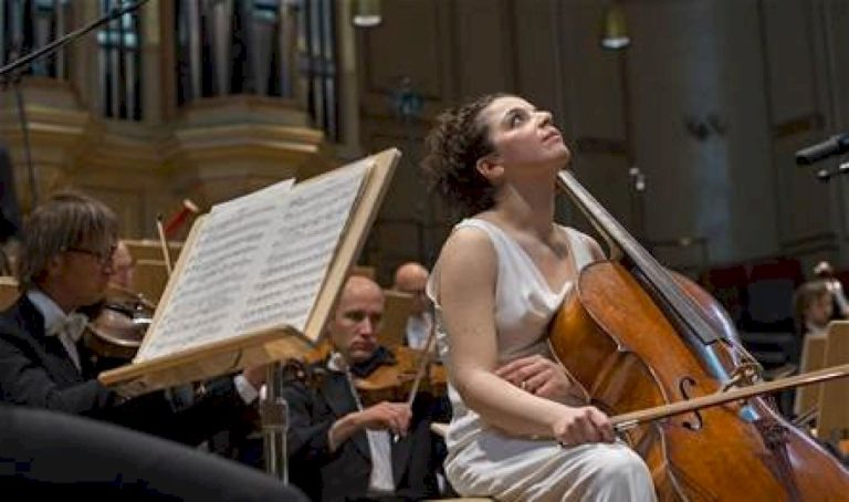 "مهرجان البستان" يتحدى الازمات: الفن حاجة "مهرجان-البستان"-يتحدى-الازمات:-الفن-حاجة