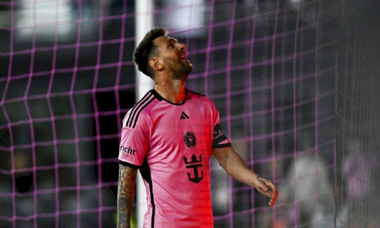 بالفيديو – ميسي يُهين لاعبًا مصابًا بالفيديو-–-ميسي-يُهين-لاعبًا-مصابًا