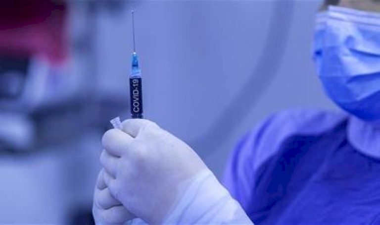 آثار-جانبية-خطيرة-يُسبّبها-أحد-أشهر-لقاحات-"كورونا"…-ما-هي؟