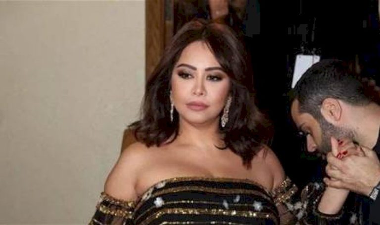 "مسافرة بالبيجاما".. الجمهور ينتقد إطلالة شيرين عبد الوهاب في بيروت (فيديو) "مسافرة-بالبيجاما".-الجمهور-ينتقد-إطلالة-شيرين-عبد-الوهاب-في-بيروت-(فيديو)