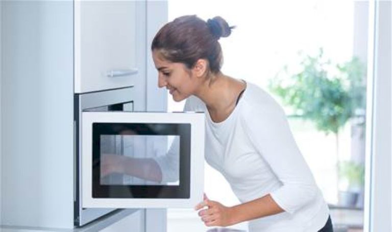 استخدام-الأواني-البلاستيكية-في-الميكرويف.-هل-يعد-خيارا-آمنا؟