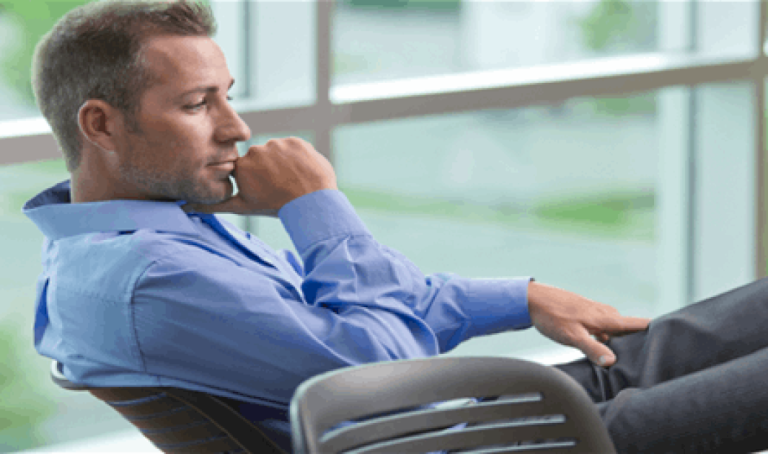 هل التراخي أثناء الجلوس سيء؟ هل-التراخي-أثناء-الجلوس-سيء؟