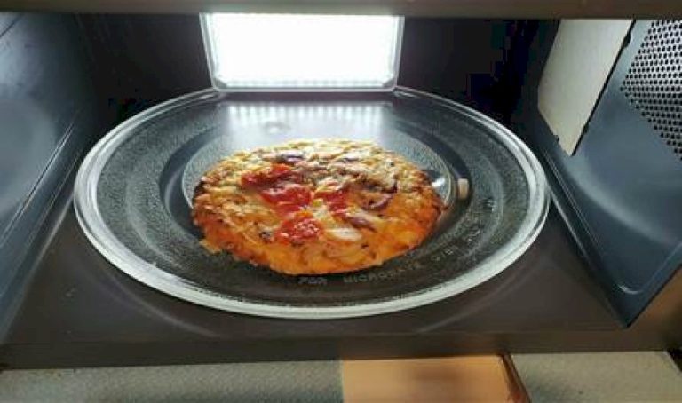 هذه-الأطعمة-تتحول-إلى-"سموم"-عند-تسخينها-في-الميكروويف