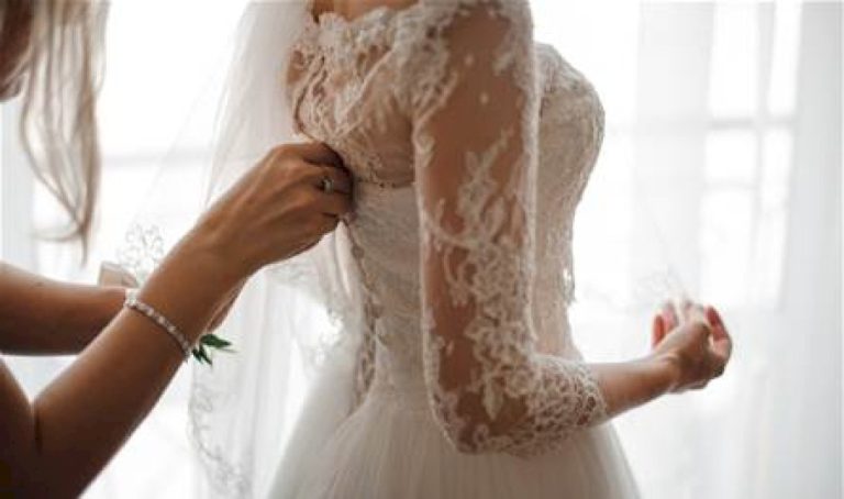 فنان-شهير-يحتفل-بزفاف-ابنه.-وجمال-العروس-حديث-الجمهور-(صور)