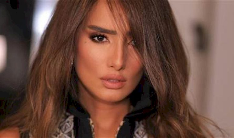 فنانة-عربية-تعرضت-لإصابة-في-وجهها.-صورة-تقلق-محبيها