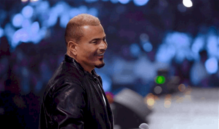 بعدما-ظهرت-ابنته-معه-على-المسرح…-هل-تصالح-عمرو-دياب-مع-زوجته-السابقة؟