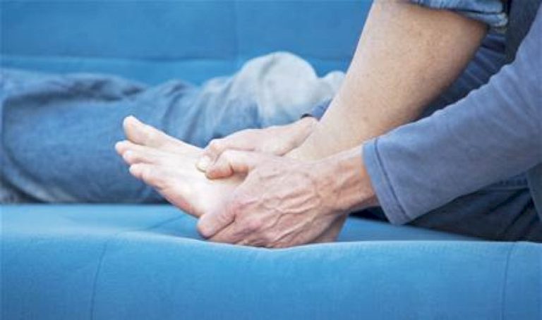 ما-الذي-يسبب-حرق-القدمين؟