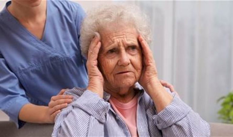 عادات-قد-تؤدي-إلى-الخرف.-احذروها