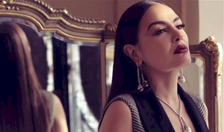 ظهور-نادر-لـ-شريهان-بالحجاب.-كيف-بدت؟