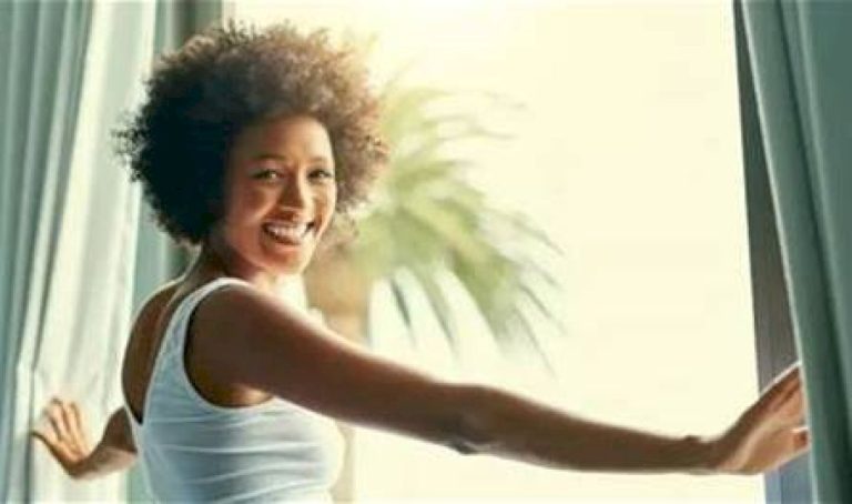 8 طرق لتستيقظ أكثر سعادة كل يوم 8-طرق-لتستيقظ-أكثر-سعادة-كل-يوم