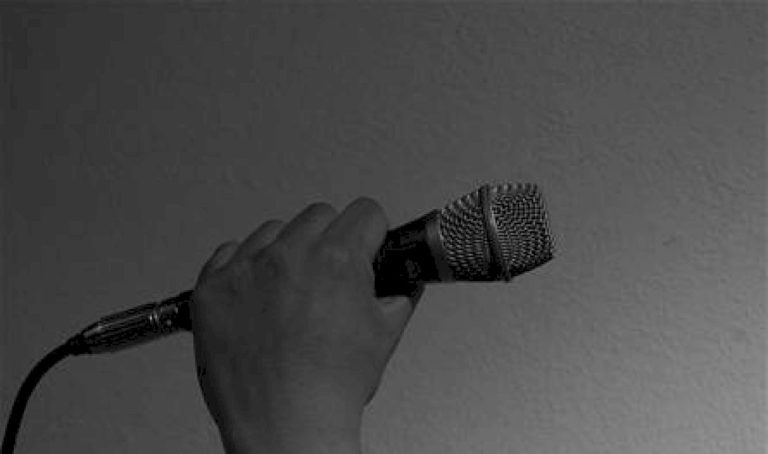 بالفيديو: فنان لبناني يتأثر أثناء حديثه عن والدته: فضلها كتير كبير وهي كل الدني بالفيديو:-فنان-لبناني-يتأثر-أثناء-حديثه-عن-والدته:-فضلها-كتير-كبير-وهي-كل-الدني