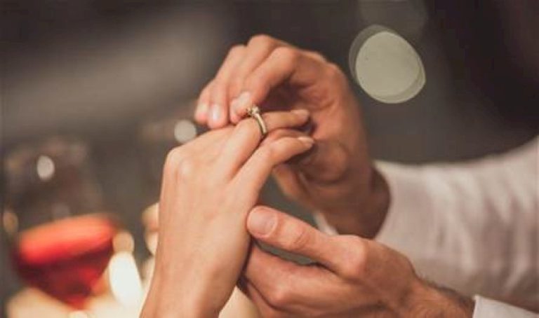 ممثل-معروف-يثر-الجدل-بخطوبته-من-نجمة-مسلسل-"كامل-العدد+1"-(صورة)