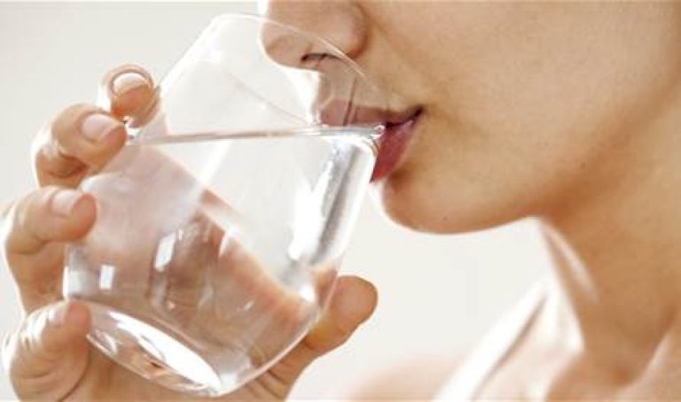 اليكم فوائد شرب المياه والسوائل في رمضان اليكم-فوائد-شرب-المياه-والسوائل-في-رمضان