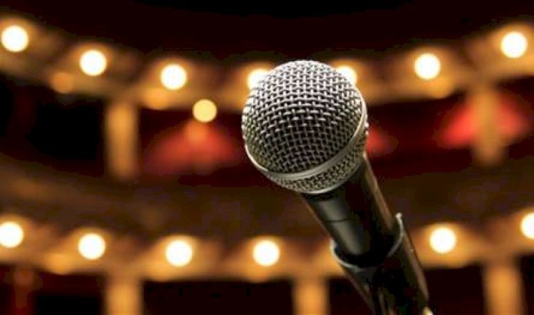 لم يعرف شكل والده طوال 70 عاماً.. فنان شهير يبكي متأثراً (فيديو) لم-يعرف-شكل-والده-طوال-70-عاماً.-فنان-شهير-يبكي-متأثراً-(فيديو)