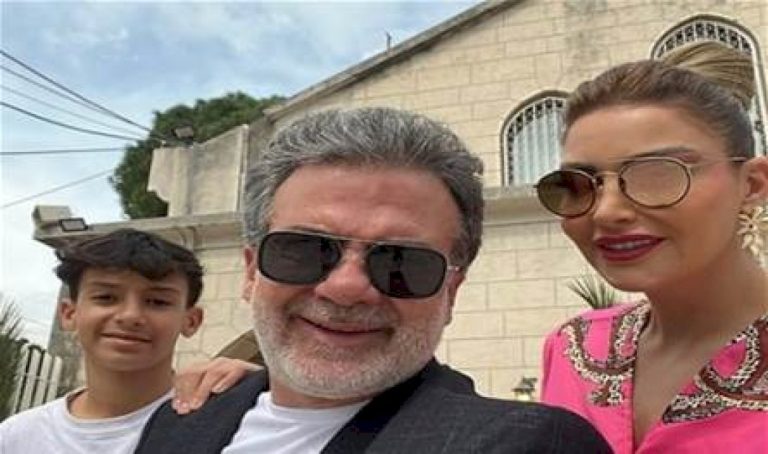 بغياب-إبنتها…-ملكة-جمال-لبنان-السابقة-احتفلت-بأحد-الشعانين-مع-طليقها-مُقدّم-البرامج