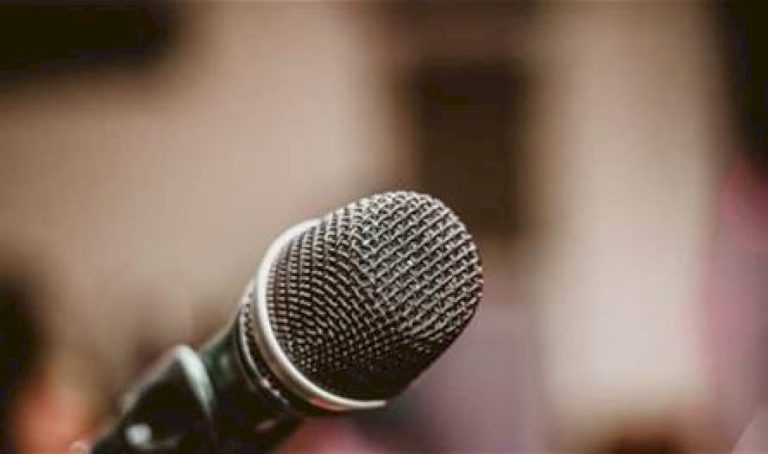 قام-بحركات-غريبة.-شاهدوا-كيف-رقص-فنان-لبناني-شهير-على-المسرح-في-أميركا-(فيديو)